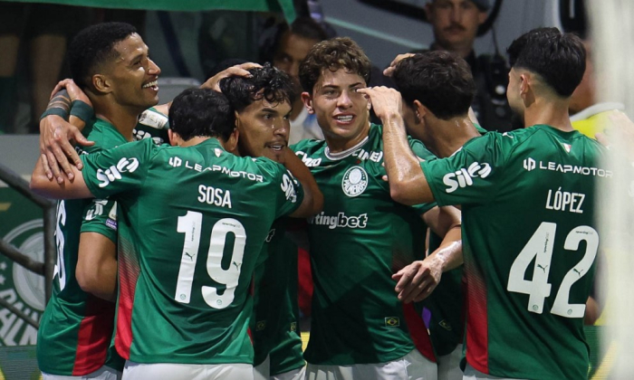 Com um jogador a menos, Palmeiras vence o Athletico-PR pelo Campeonato Brasileiro