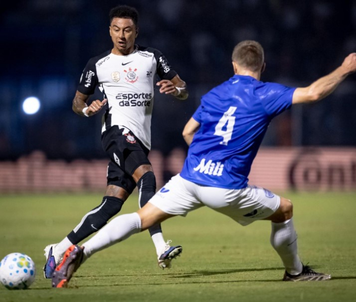 Corinthians vence o Barra-SC fora de casa pela partida de ida da quinta fase da Copa do Brasil