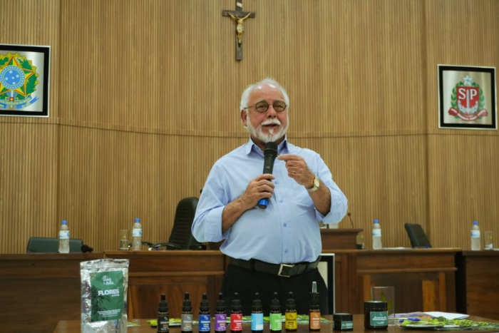 Clovis Volpi apresenta experiência da implantação da Clínica Pública de Cannabis Medicinal Clovis Volpi apresenta experiência da implantação da Clínica Pública de Cannabis Medicinal