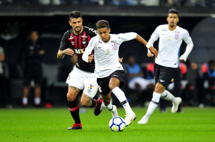 Em jogo fraco, Corinthians e Atlético-PR ficam no 0 a 0 pelo Brasileirão