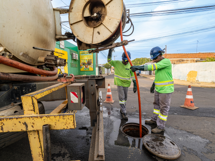 BRK reduz em 11% os entupimentos na rede de esgoto de Mauá após limpeza preventiva de 12,4 quilômetros de tubulações