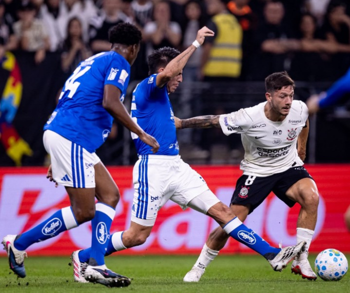 Corinthians perde para o Cruzeiro na Neo Química Arena pelo Campeonato Brasileiro