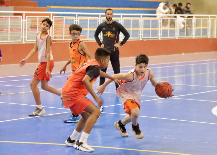 Mauá abre vagas para escolinha gratuita de basquete