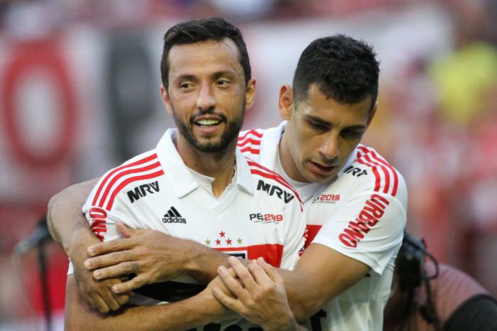 São Paulo vence Sport no Recife e segue na liderança do Brasileirão