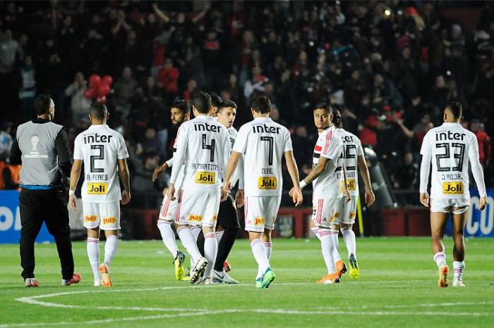 São Paulo perde nos pênaltis e é eliminado da Copa Sul-Americana