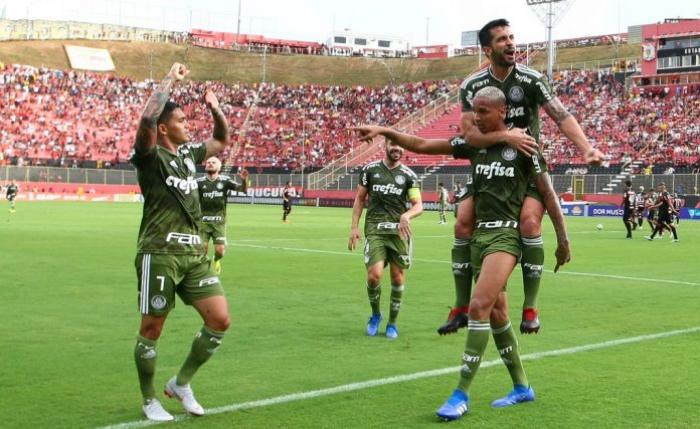 Palmeiras joga bem e vence Vitória no Barradão por 3 a 0