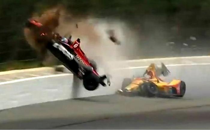 Piloto canadense passa por cirurgia na espinha após grave acidente na Fórmula Indy