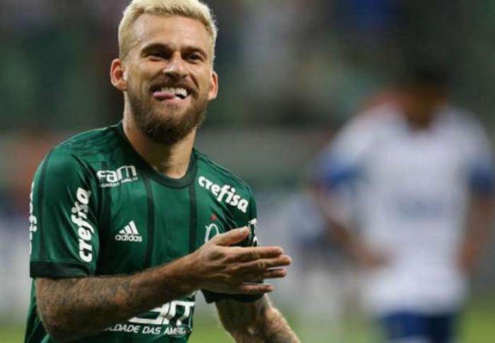 Com dois gols de Lucas Lima, Palmeiras vence Botafogo em casa