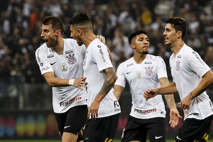Corinthians vence lanterna Paraná em casa por 1 a 0