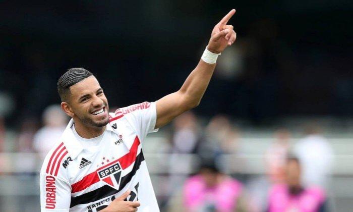 Com dificuldade de furar retranca adversária, São Paulo vence Ceará no Morumbi