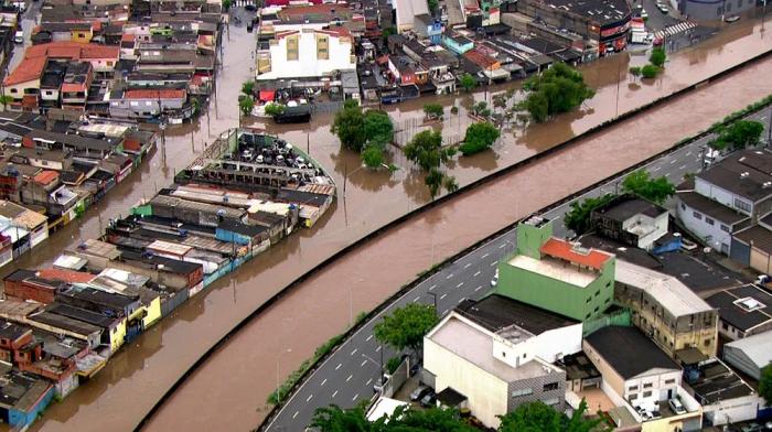Chuva prejudica motoristas nesta segunda-feira