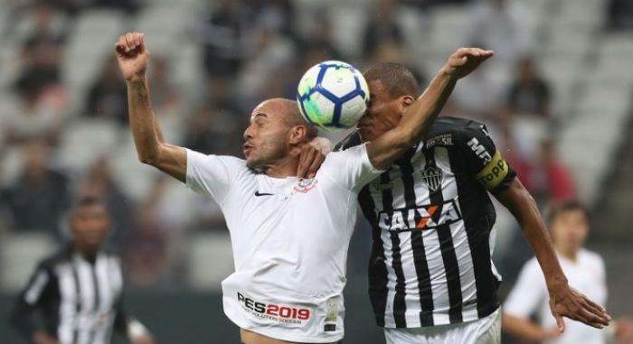 No dia do aniversário, Corinthians empata com Atlético-MG em casa