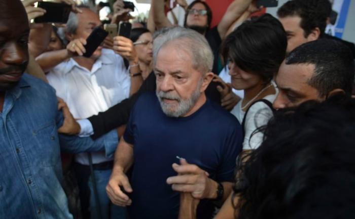 TSE suspende inserções na TV que apresentam Lula como candidato