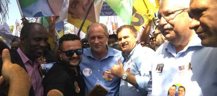 Ciro Gomes faz campanha no Centro de Mauá