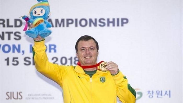 Brasileiro Julio Almeida é campeão no Mundial de Tiro 