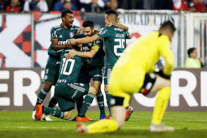 Palmeiras vence Colo-Colo no Chile e se aproxima das semifinais da Libertadores