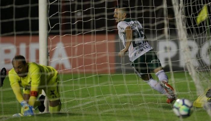 Palmeiras vence Sport no Recife e fica a um ponto do líder 
