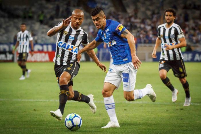 Cruzeiro vence Santos de virada no Mineirão