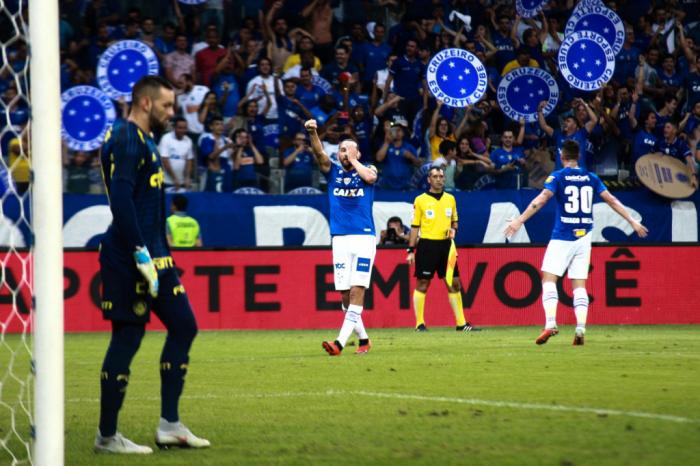 Cruzeiro e Palmeiras empatam por 1 a 1 e time mineiro se classifica para a final da Copa do Brasil