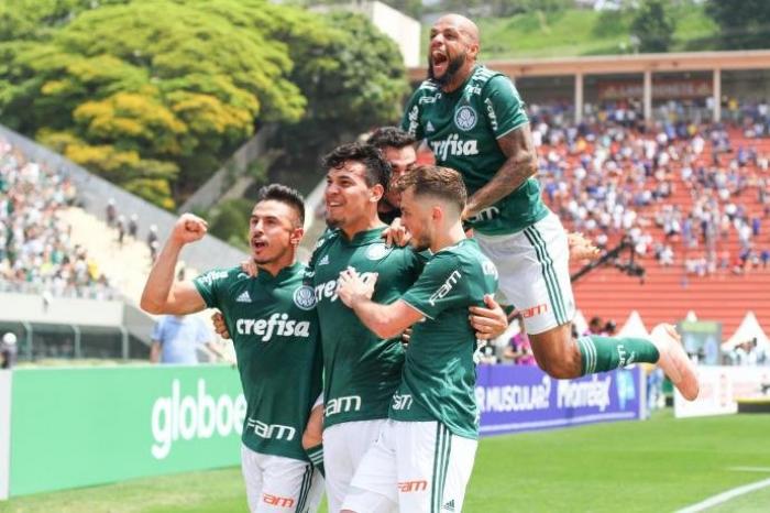 Palmeiras vence Cruzeiro e assume liderança do Brasileirão
