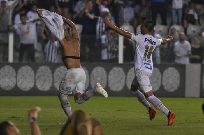 Santos vence com pênalti duvidoso aos 51 minutos do segundo tempo