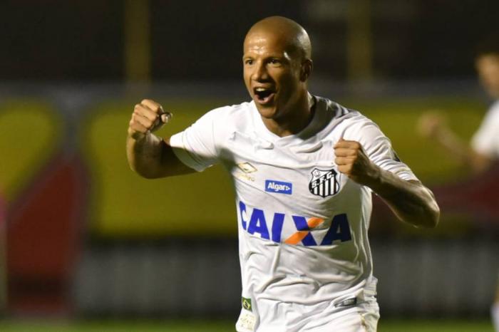 Santos vence Vitória em Salvador 
