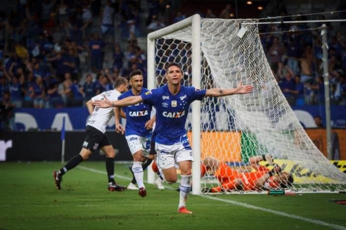 Cruzeiro vence Corinthians no Mineirão na primeira partida da final da Copa do Brasil