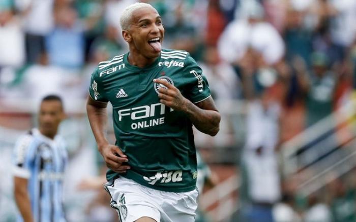 Palmeiras vence Grêmio no Pacaembu e segue na liderança isolada do Brasileirão
