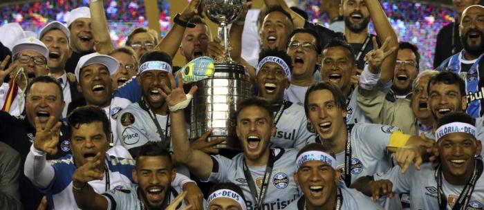 Grêmio vence Lanús por 2 a 1 e conquista a América pela terceira vez