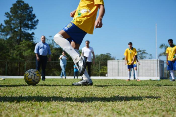 Alunos de projeto em Ribeirão Pires participam de jogo amistoso em Mauá