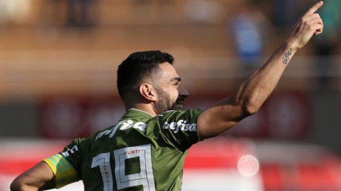 Palmeiras vence Ceará e segue forte na liderança do Brasileirão
