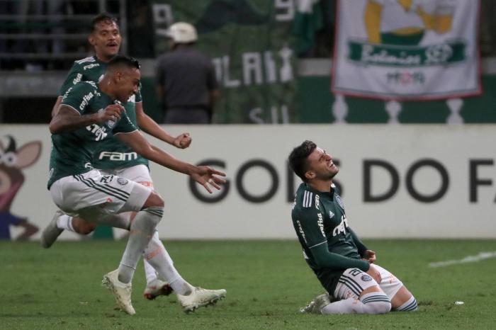Palmeiras vence clássico contra o Santos e segue firme na liderança