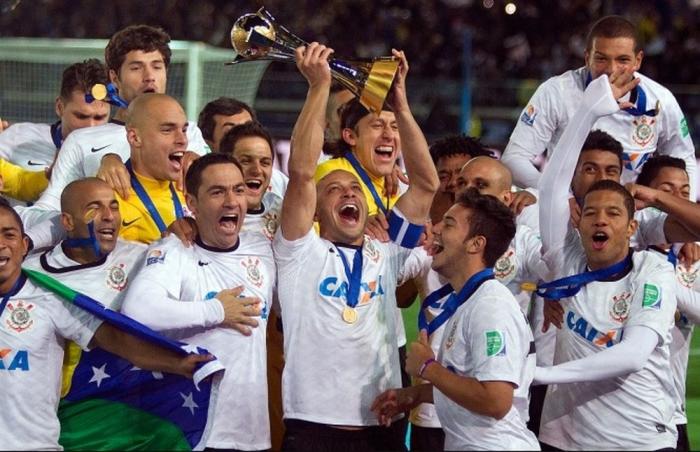 Justiça determina penhora da taça do Mundial de Clubes de 2012 do Corinthians