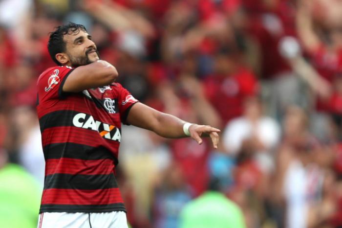 Flamengo vence Santos por 1 a 0 e ainda sonha com o título