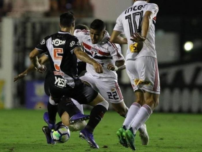 Vasco vence São Paulo e segue luta contra o rebaixamento