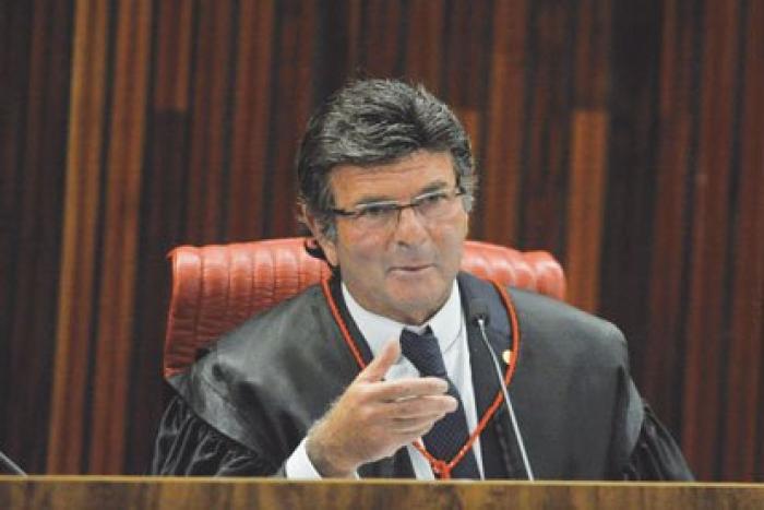 Presidente Temer sanciona reajuste para o STF e Fux revoga auxílio-moradia