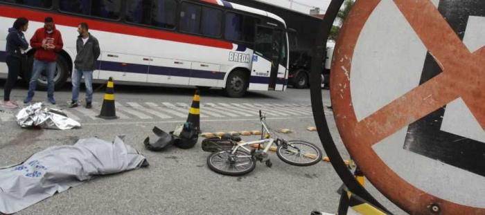 Ciclista morre atropelado por ônibus em Mauá