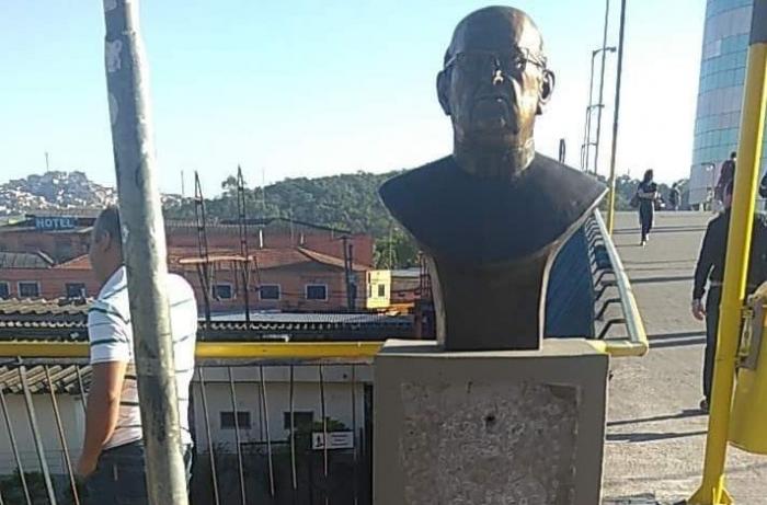 Placa de busto do Cônego Belisário é furtada em Mauá