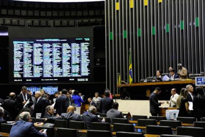 Congresso aprova Orçamento do próximo ano e salário mínimo de R$ 1.006