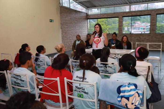 Associação Casa do Senhor realiza ações de não violência contra a mulher da campanha Laço Branco   