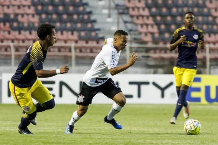 Corinthians vende Red Bull nos pênaltis e se classifica para oitavas de final da Copinha