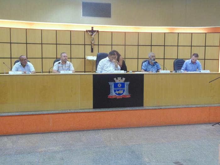 Câmara de Mauá aprova dois pedidos de impeachment contra Atila
