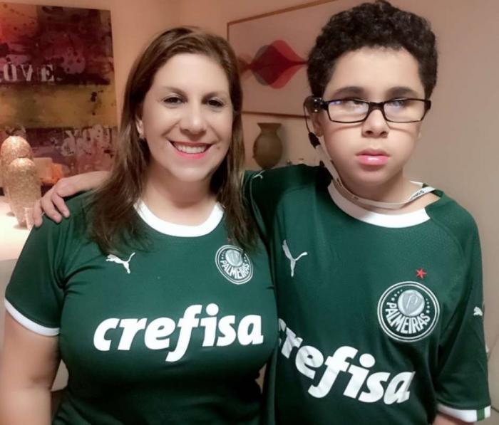 Mauaense Nickollas recebe amigos com deficiência em camarote no Allianz Parque