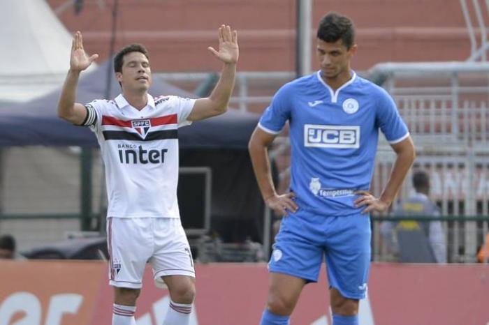 Com golaço de Hernanes, São Paulo volta a vencer no Paulistão após duas derrotas