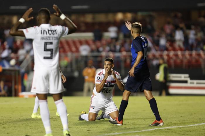 São Paulo apenas empata com Talleres e é eliminado na pré-Libertadores