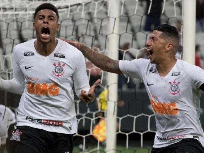 Com gol salvador de Gustagol, Corinthians empata em casa contra Racing-ARG