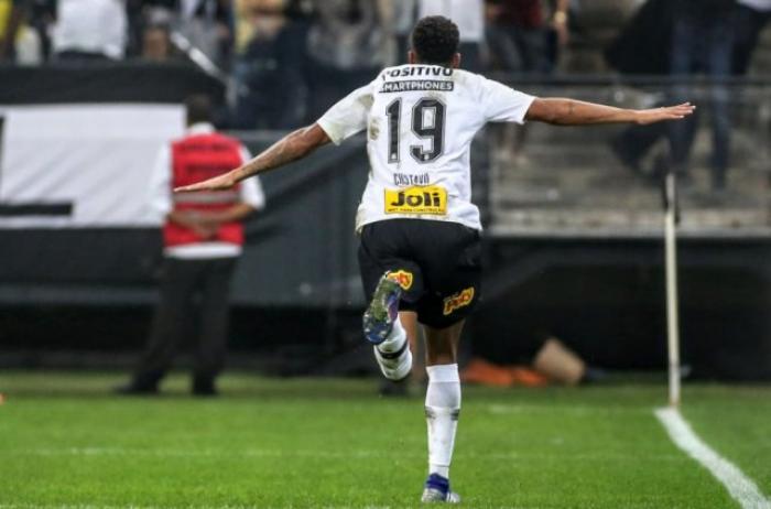 Corinthians vence clássico contra São Paulo em partida marcada por polêmicas