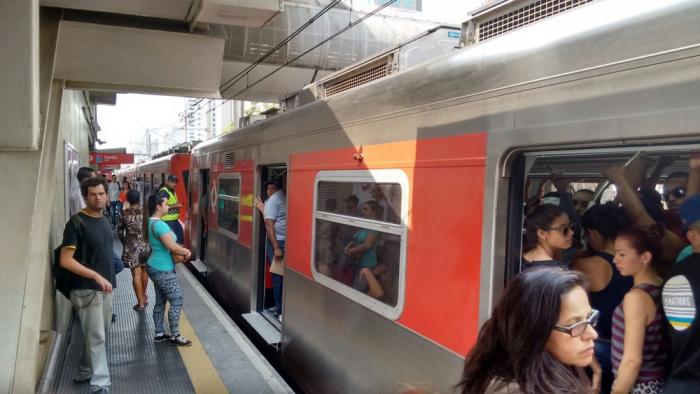 CPTM abre bilheterias expressas para atender passageiros com dinheiro trocado em Mauá e região