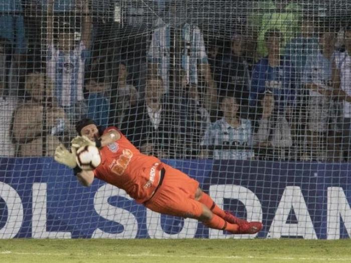 Corinthians vence Racing nos pênaltis e se classifica para a próxima fase da Copa Sul-Americana