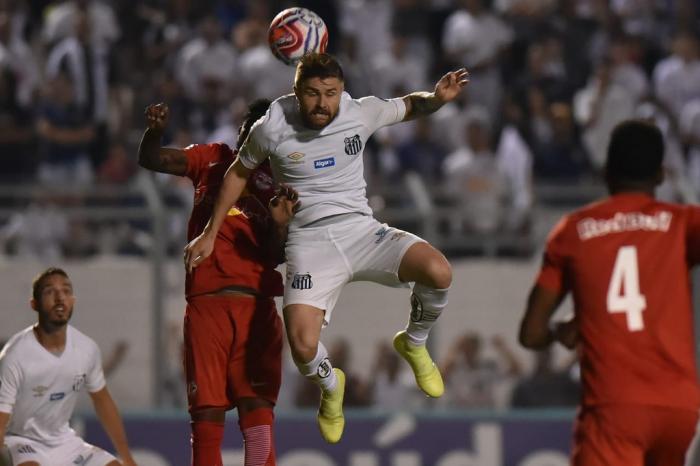 Santos empata sem gols com RB Brasil e garante vaga nas semifinais do Paulistão
